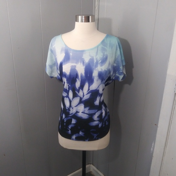 Apt. 9 Tops - 5/$25 Apt 9 Ombre Leaf Print Blue Short Sleeve Top